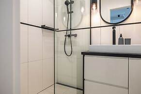 Aura 40 by Q4 Apartments