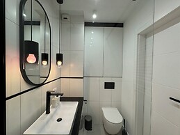 Aura 40 by Q4 Apartments