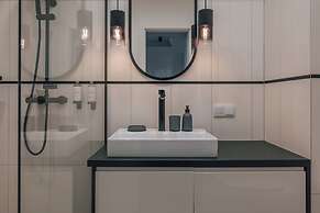 Aura 40 by Q4 Apartments