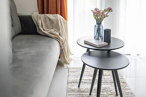 Aura 40 by Q4 Apartments