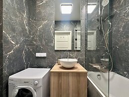 Aura 40 by Q4 Apartments