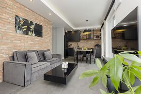 Milionowa Loft Apartment by Renters