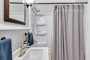 Cozy Richmond Home w/ Fire Pit: Walk, Bike & More!