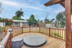 Lakefront Panama City Studio w/ Hot Tub Access