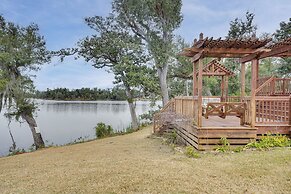 Lakefront Panama City Studio w/ Hot Tub Access