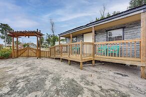 Lakefront Panama City Studio w/ Hot Tub Access