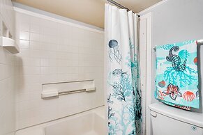 Lakefront Panama City Studio w/ Hot Tub Access