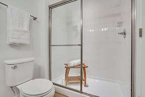 Charles Town Townhome: 9 Mi to Harpers Ferry