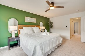 Charles Town Townhome: 9 Mi to Harpers Ferry