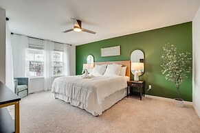 Charles Town Townhome: 9 Mi to Harpers Ferry