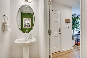 Charles Town Townhome: 9 Mi to Harpers Ferry