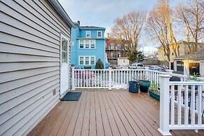 Pet-friendly Salem Apartment w/ Shared Deck!