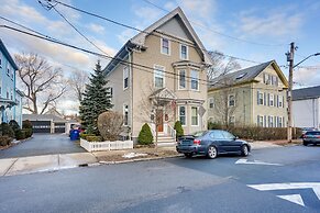 Pet-friendly Salem Apartment w/ Shared Deck!