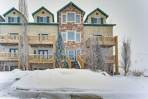 Eden Condo w/ Community Hot Tub, Close to Skiing