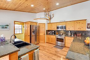 Stunning Pinetop-lakeside Cabin: Ski, Golf, Hike!