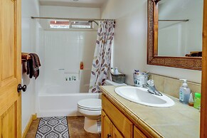 Big Bear Cabin Rental w/ Bbq: 11 Mi to Village!