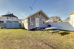 Charming Old Lyme Cottage, Steps to Private Beach!