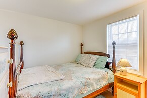 Charming Old Lyme Cottage, Steps to Private Beach!