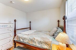 Charming Old Lyme Cottage, Steps to Private Beach!