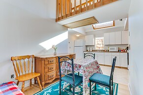 Charming Old Lyme Cottage, Steps to Private Beach!