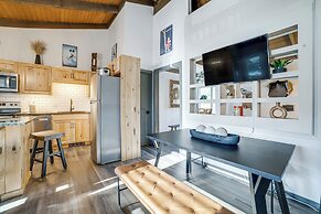 Chic Greek Peak Ski Resort Townhome w/ Balconies!