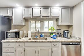 14 Mi to Uga: Quiet Lakefront Getaway w/ Porch!