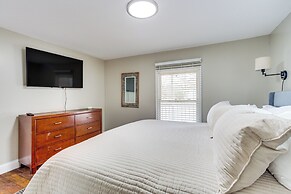 14 Mi to Uga: Quiet Lakefront Getaway w/ Porch!