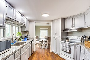 14 Mi to Uga: Quiet Lakefront Getaway w/ Porch!