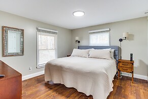 14 Mi to Uga: Quiet Lakefront Getaway w/ Porch!