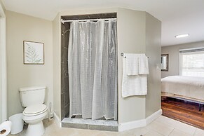 14 Mi to Uga: Quiet Lakefront Getaway w/ Porch!