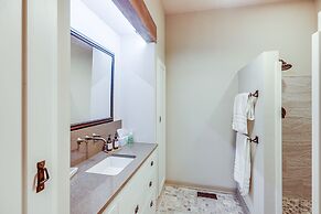 Pet-friendly Fairfax Cabin Near Missouri River!