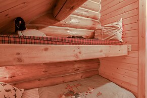 Handcrafted Log Home on River Near Crystal Mtn