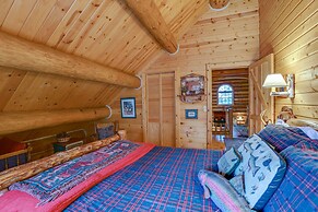 Handcrafted Log Home on River Near Crystal Mtn