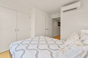 Sky Ala Moana 4209 2 Bedroom Condo by RedAwning