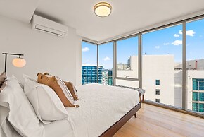 Sky Ala Moana 4209 2 Bedroom Condo by RedAwning