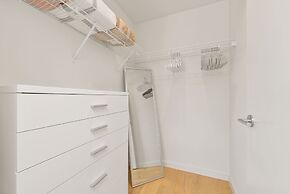 Sky Ala Moana 4209 2 Bedroom Condo by RedAwning