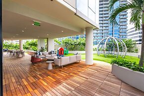 Sky Ala Moana 4209 2 Bedroom Condo by RedAwning