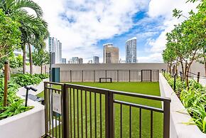 Sky Ala Moana 4209 2 Bedroom Condo by RedAwning