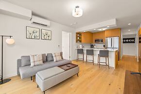 Sky Ala Moana 4209 2 Bedroom Condo by RedAwning