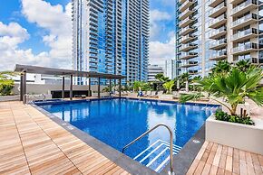 Sky Ala Moana 4209 2 Bedroom Condo by RedAwning
