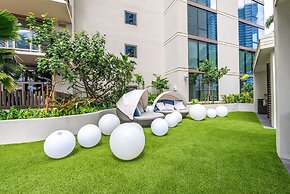 Sky Ala Moana 4209 2 Bedroom Condo by RedAwning