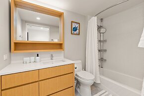 Sky Ala Moana 4209 2 Bedroom Condo by RedAwning