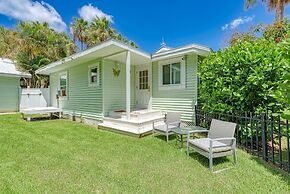 Cottage Haven-one Minute Walk To The Beach-private Yards-keyless Locks