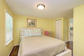 Cottage Haven-one Minute Walk To The Beach-private Yards-keyless Locks
