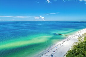 Cottage Haven-one Minute Walk To The Beach-private Yards-keyless Locks