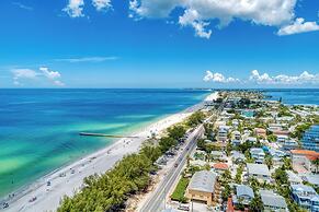 Cottage Haven-one Minute Walk To The Beach-private Yards-keyless Locks