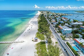 Cottage Haven-one Minute Walk To The Beach-private Yards-keyless Locks