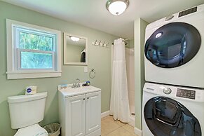 Cottage Haven-one Minute Walk To The Beach-private Yards-keyless Locks