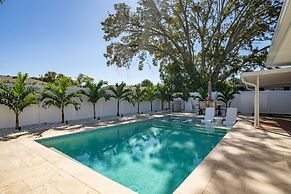 Heated Pool Hot tub Clearwater Dunedin Pet Friendly