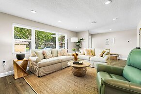 Heated Pool Hot tub Clearwater Dunedin Pet Friendly